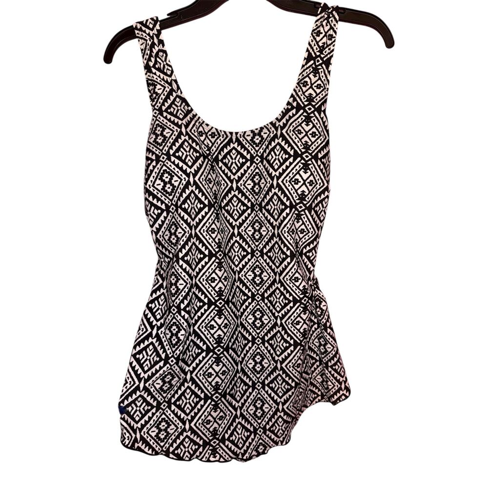 Shore Shape Black & White Geometric Pattern One Piece Shaping Swimsuit Sz 12
